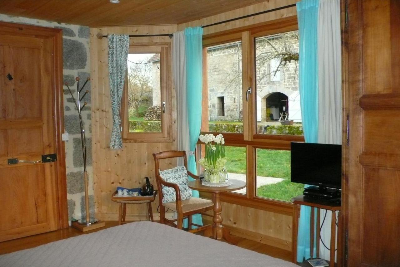 Bed and Breakfast chez Geppetto à Saint-Georges-Nigremont Extérieur photo