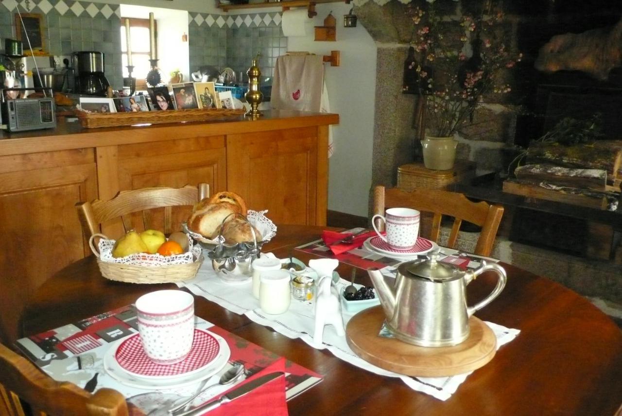 Bed and Breakfast chez Geppetto à Saint-Georges-Nigremont Extérieur photo
