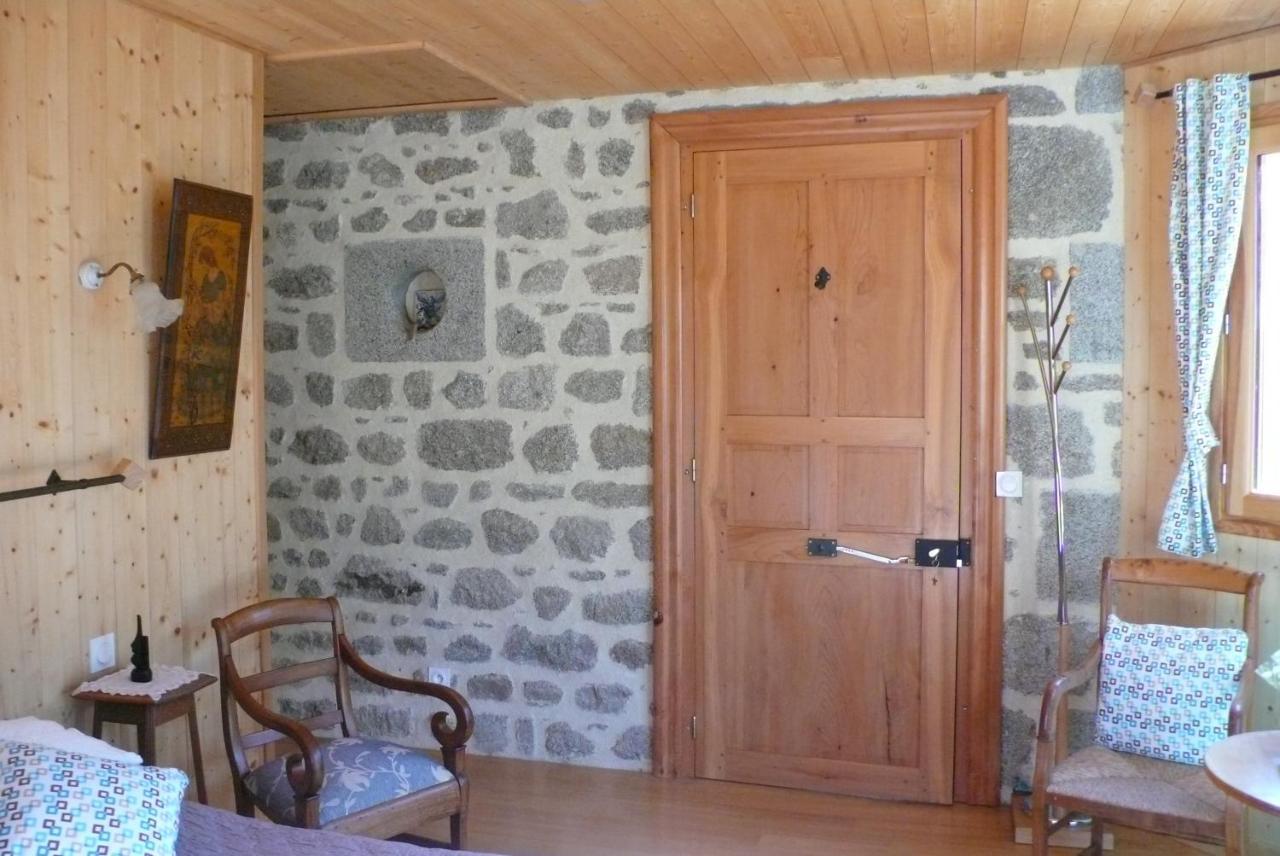 Bed and Breakfast chez Geppetto à Saint-Georges-Nigremont Extérieur photo